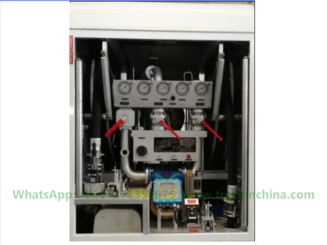 Sinotruck HOWO 21500L Aircraft Tanker (Aviation Kerosene, Gasoline, Jet A-1 Oil Refueler Aircraft Tanker Reel Refueling 1200L/Min Refueling Platform Lifting 4m)
