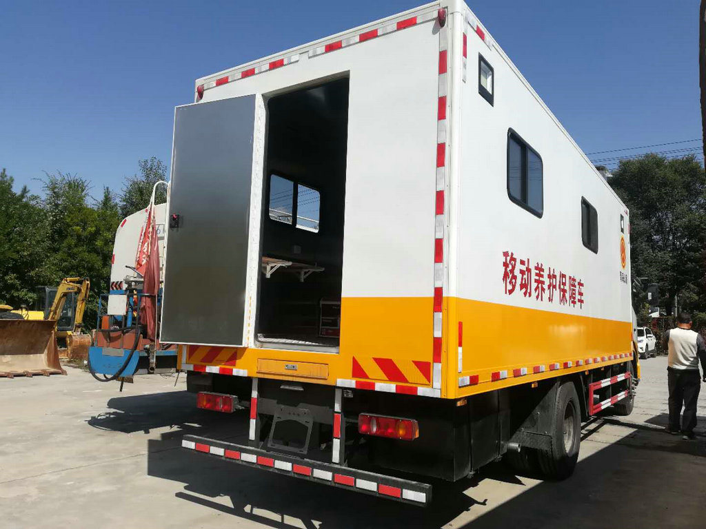 Ftr Camp Truck Vehicle Isuzu for 24 People Outdoor Mobile Camping Customizing