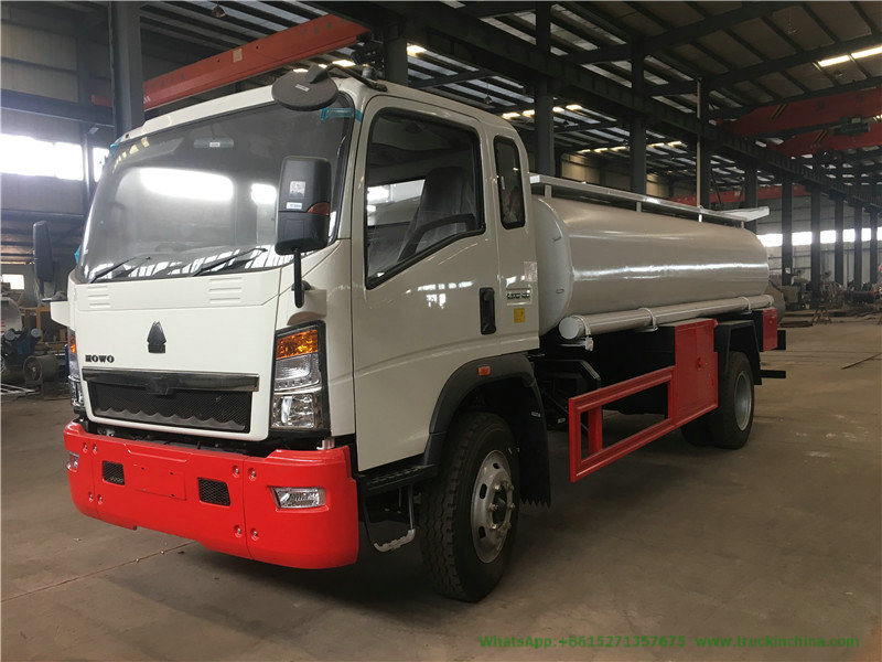 5000 Liters HOWO Fuel Tanker (LHD, RHD Right Hand Drive Diesel Delivery Refueling Truck 1500 -2000Gallon)