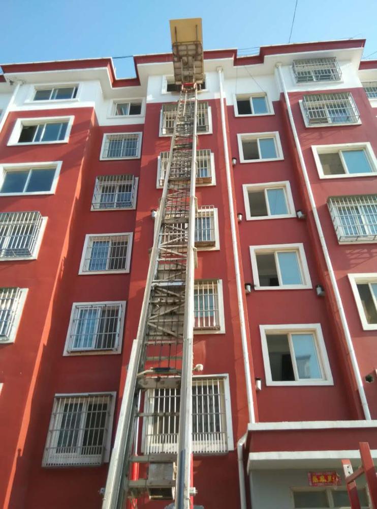 HOWO Truck Mounted Telescopic Ladder Truck for House Building Goods Lift and Download (House Furniture Moving Hydraulic 28 M Aerial Platform Ladder)