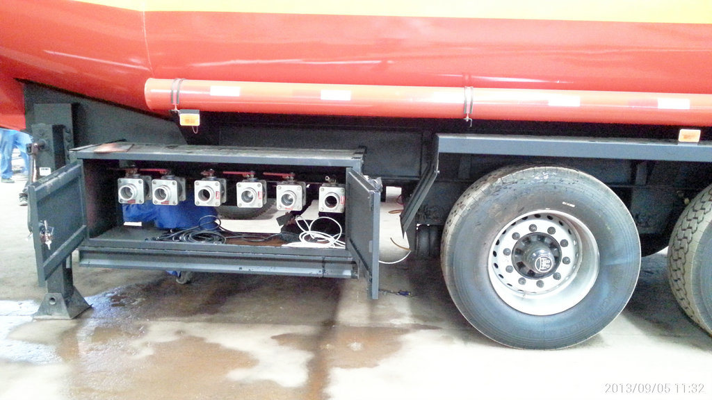 Steel Fuel Tanker Semi-Trailer 3 Axles Oil Tank Capacity 42000L to 47000L (Diesel) with BPW Axles Air Spring Single Tyer 385/65r22.5
