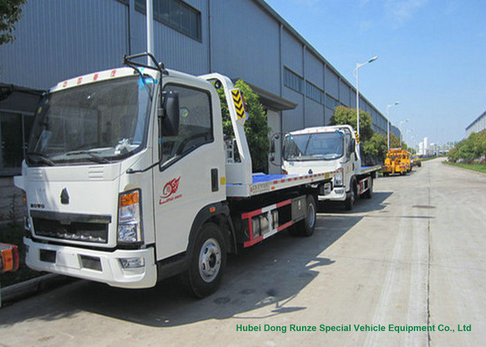 Sinotruk HOWO 5 Ton Wrecker Flatbed Tow Truck for Recovery Truck LHD Rhd