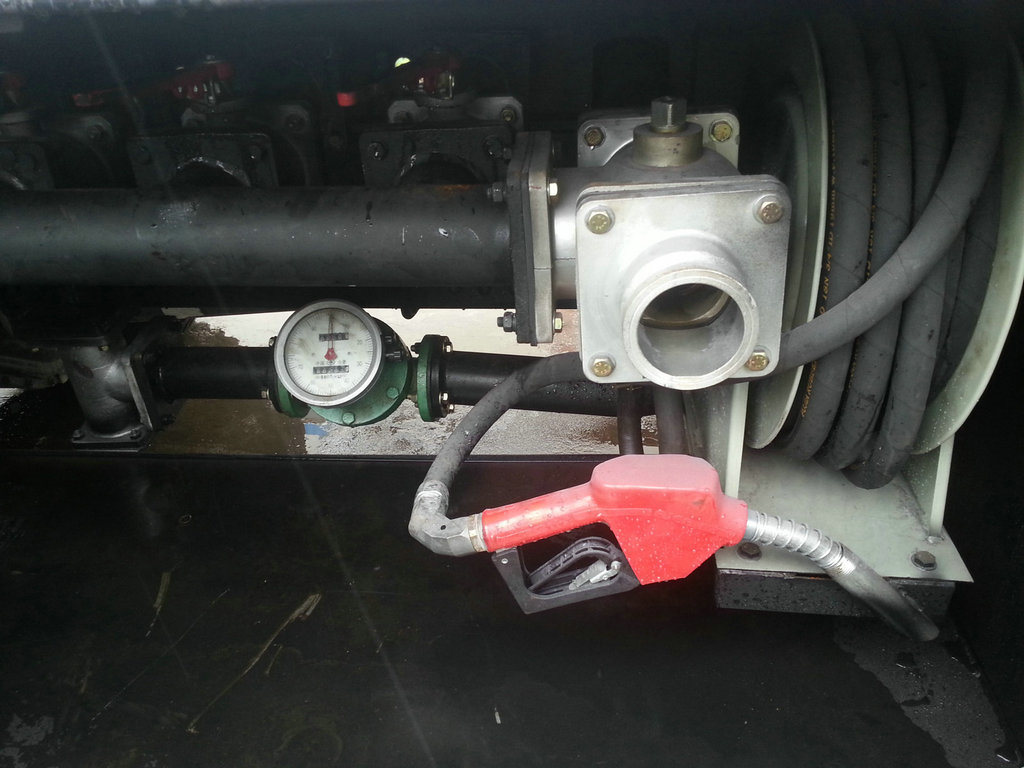 Shacman Road Tanker for Petroleum Oil, Gasoline, Petrol, Diesel Transport 20000L -27, 000liters