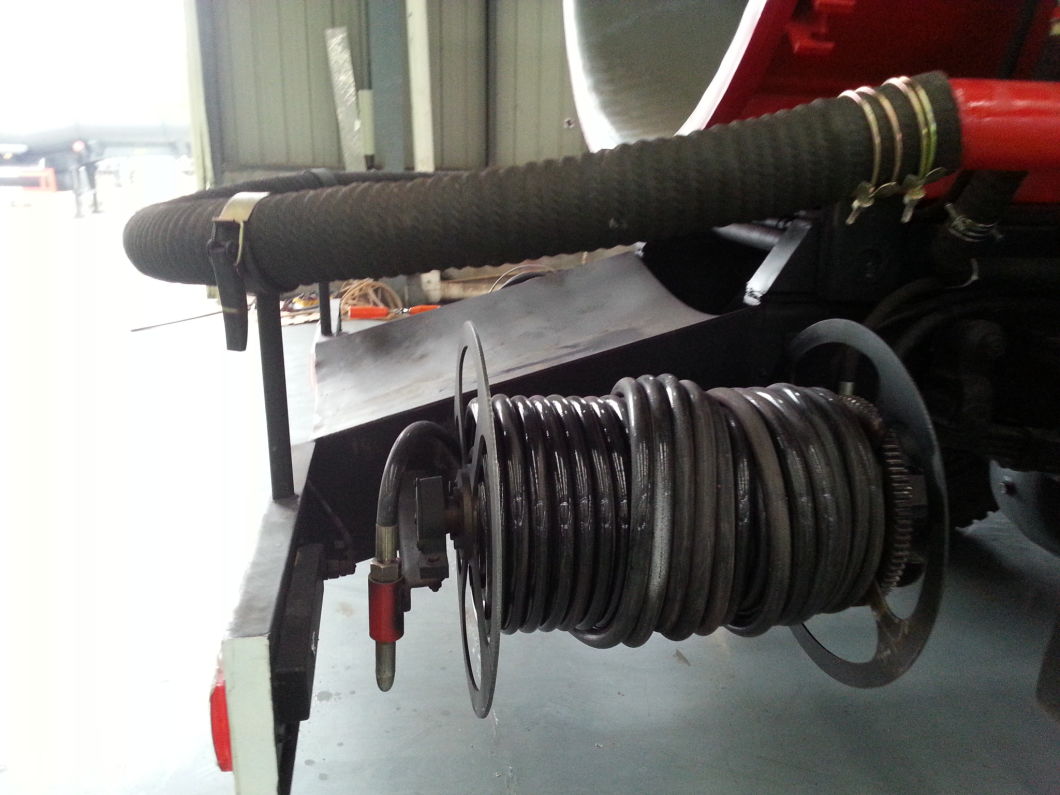 Beiben 1627 Vacuum Tanker Combined Sewer Jetting Tank a 6000ltrs of Solid Liquid Human Waste Tank Part B 4000litrs of Clean Water for Cleaning and Flushing