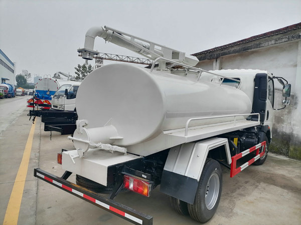 HOWO 3-5 Ton Septic Tank Truck 5000liters 