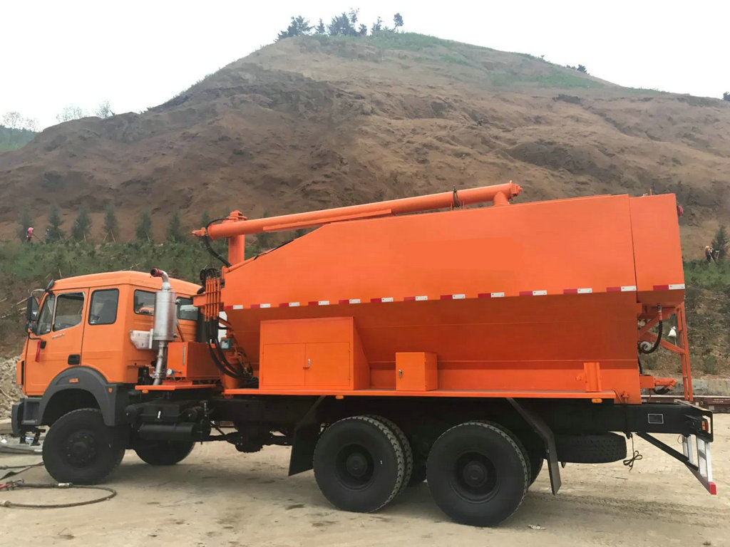 BEIBEN ANFO Explosives Mixing Charging Trucks (3)_1