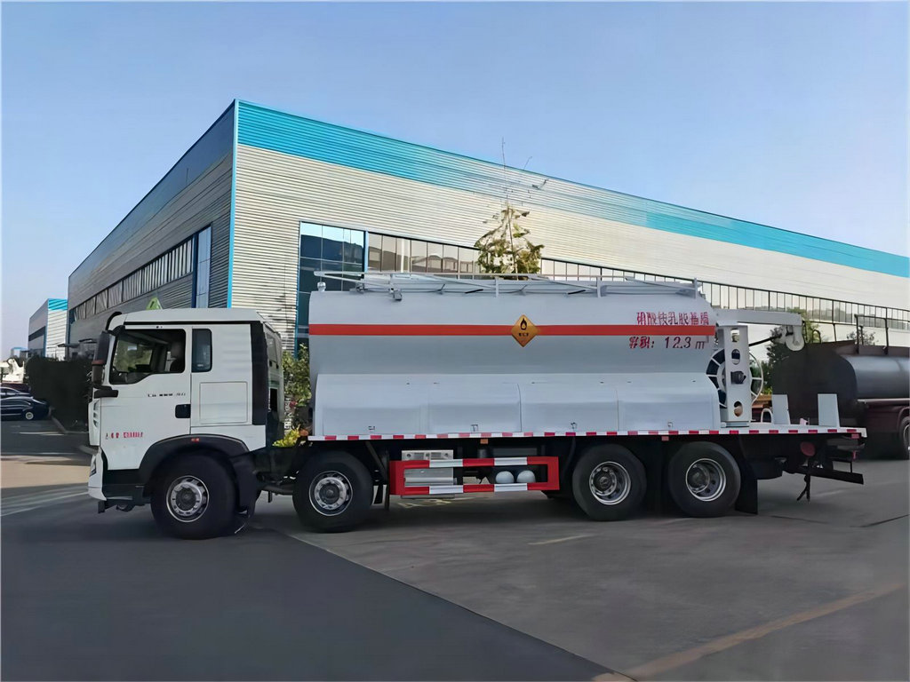 Digital Site Mixed and Charging Emulsion Explosive Trucks (4)