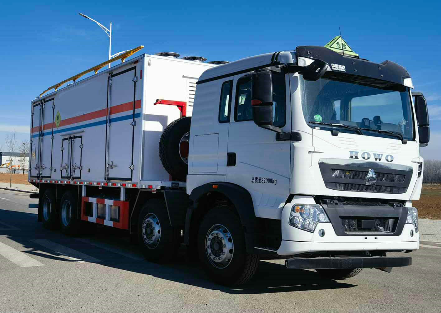 HEAVY ANFO emulsion explosives trucks (7)