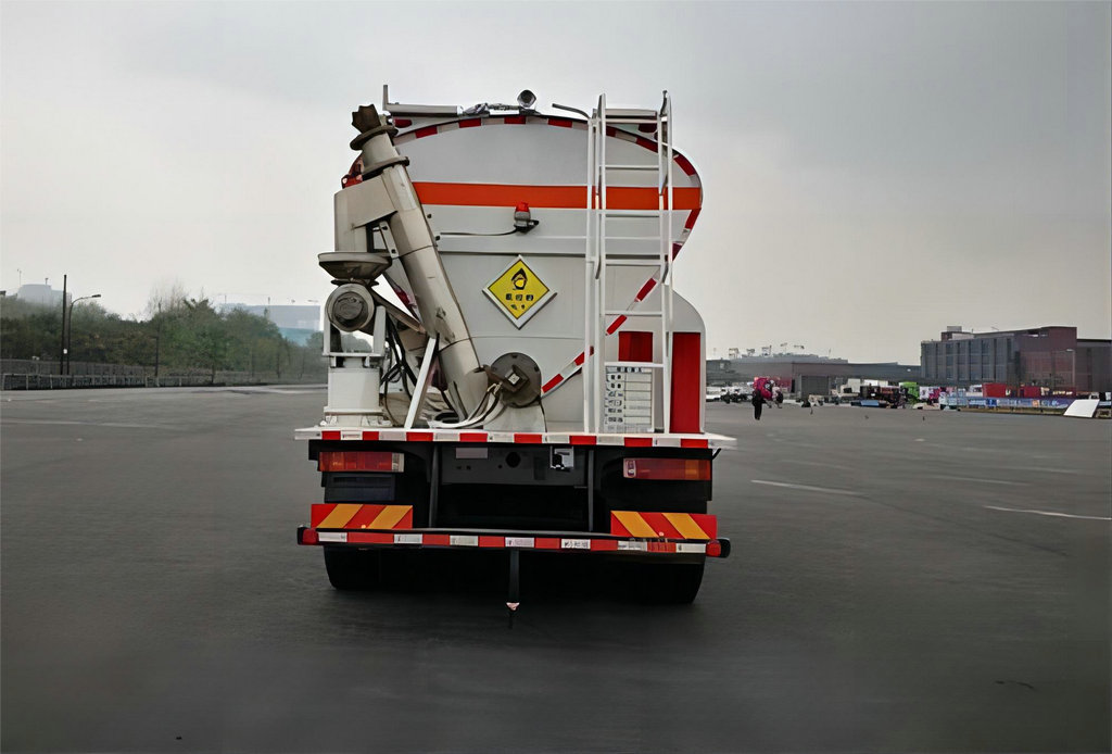 Granulated Explosives ANFO Mixing Charging Trucks (15)