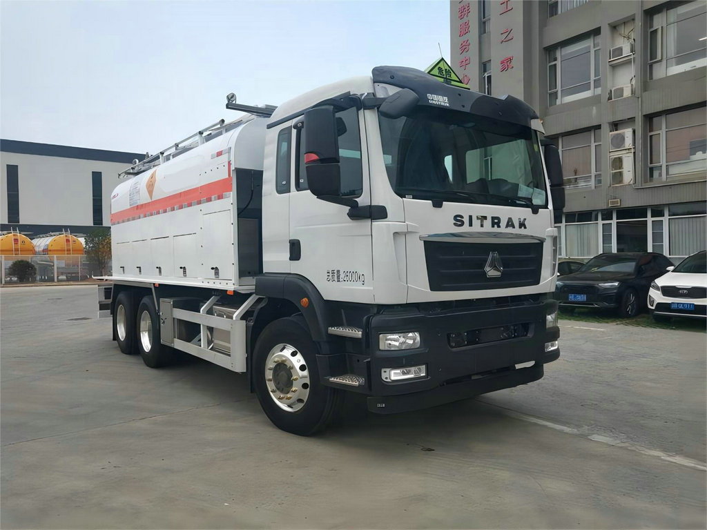 Bulk Blend emulsion explosive trucks (1)