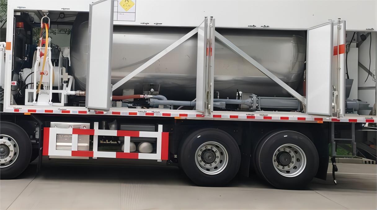 bulk emulsions explosive trucks (5)