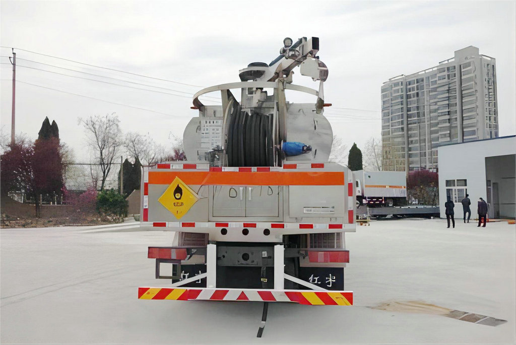 on-site mixed emulsion explosive trucks (11)_1