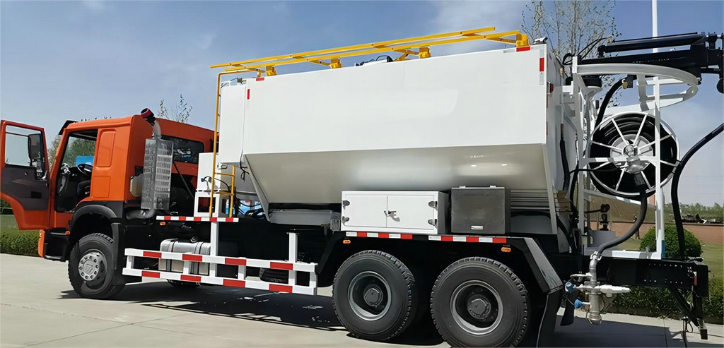 BCRH-15 charging Explosive Emulsion trucks_1