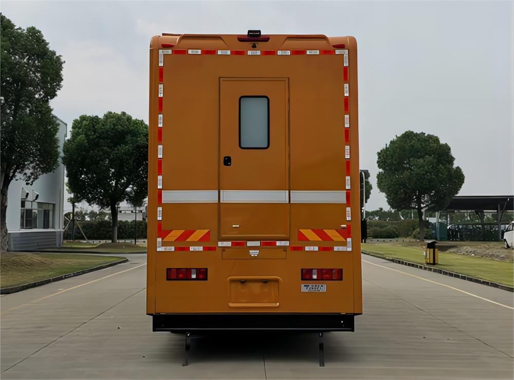 Expedition Truck Campers (6)