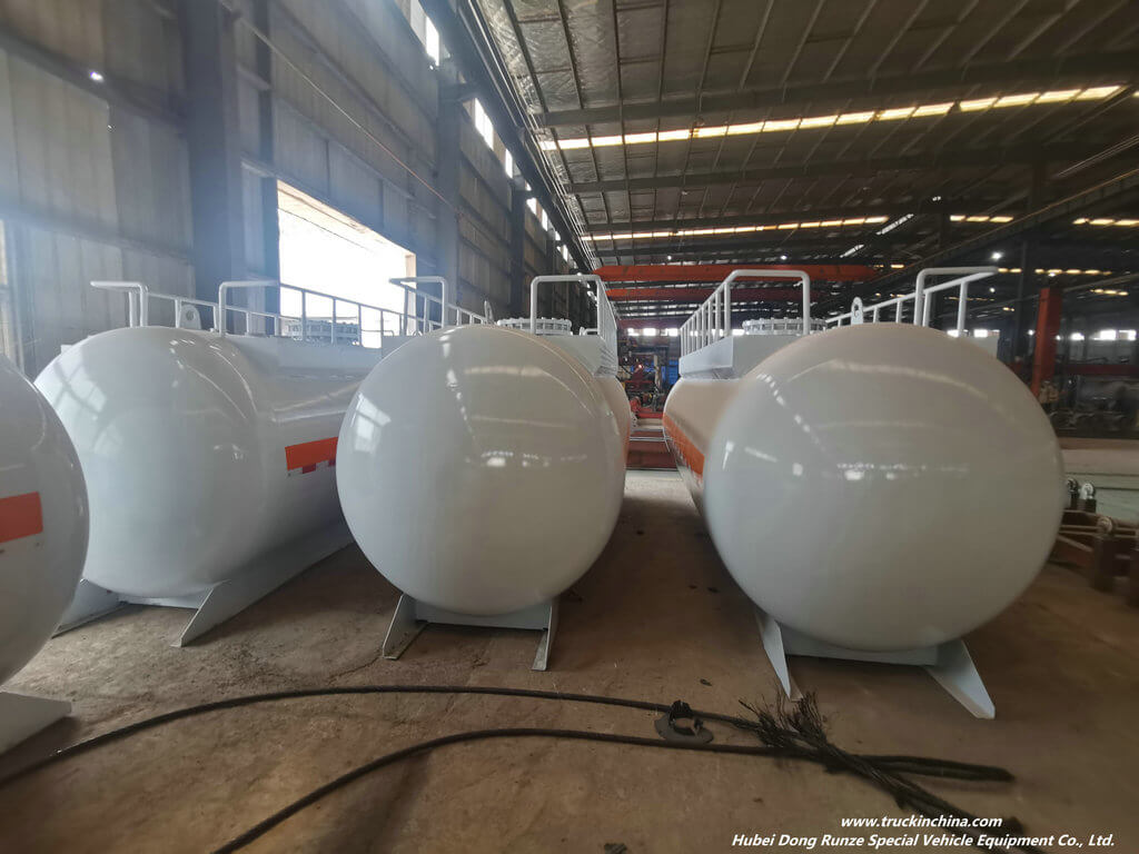 Hydrofluoric Acid transport tanker (18)
