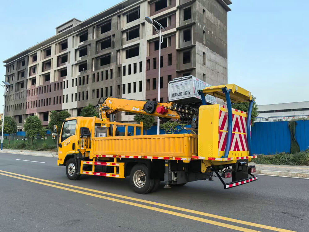 Telescopic Boom Lift Bucket Aerial Work Platform Manlift Truck (27)_1