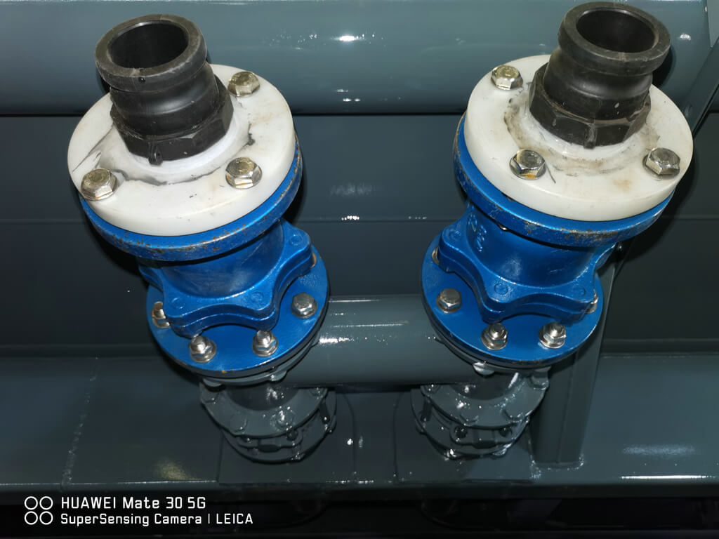 Lining PE hydrochloric acid tank lorry (66)