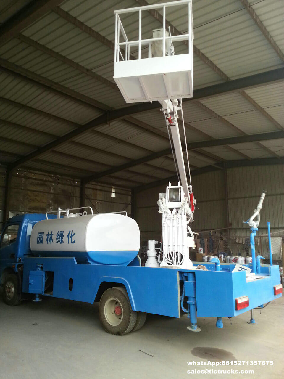 Aerial platform truck -42m-with-water tank.jpg