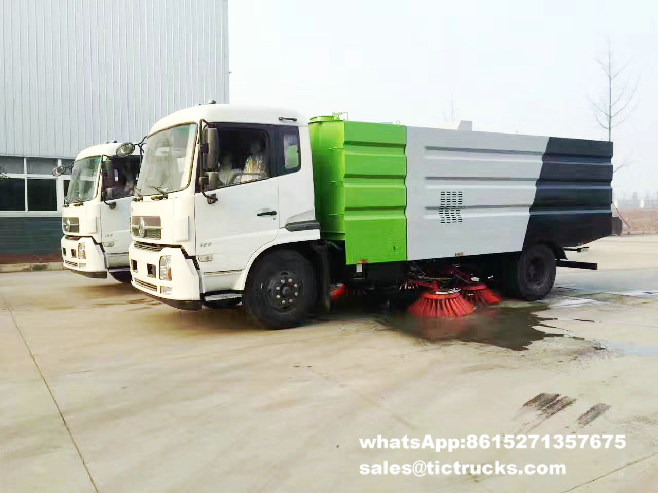 road sweeper-079-water-cleaning_1.jpg
