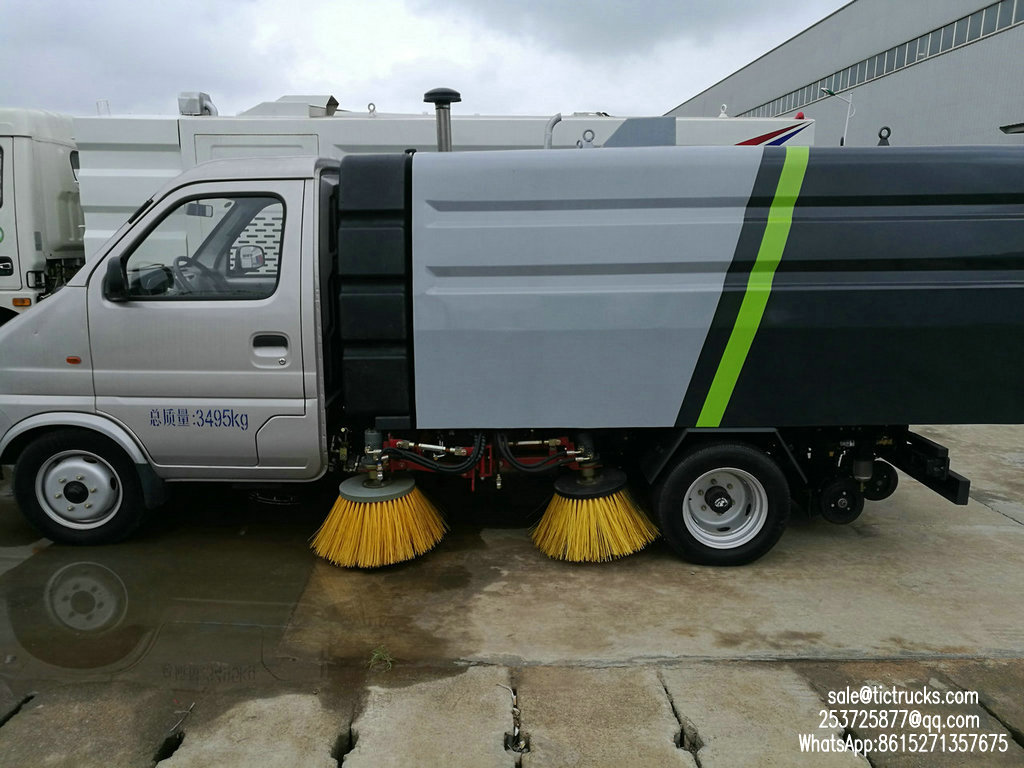 Dong Runze Mini Vacuum Sweeper Truck 