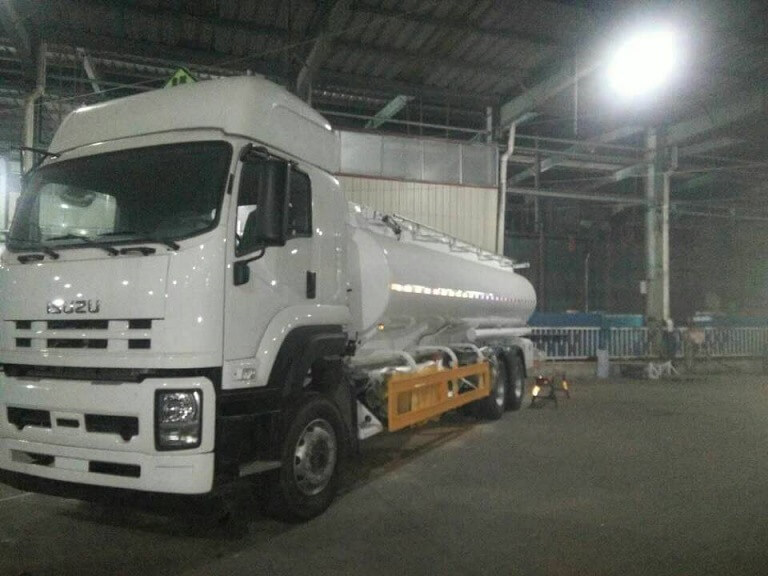  Isuzu VC46 GIGA Fuel Oil Diesel Bowser Tanker Truck 20,000Liters