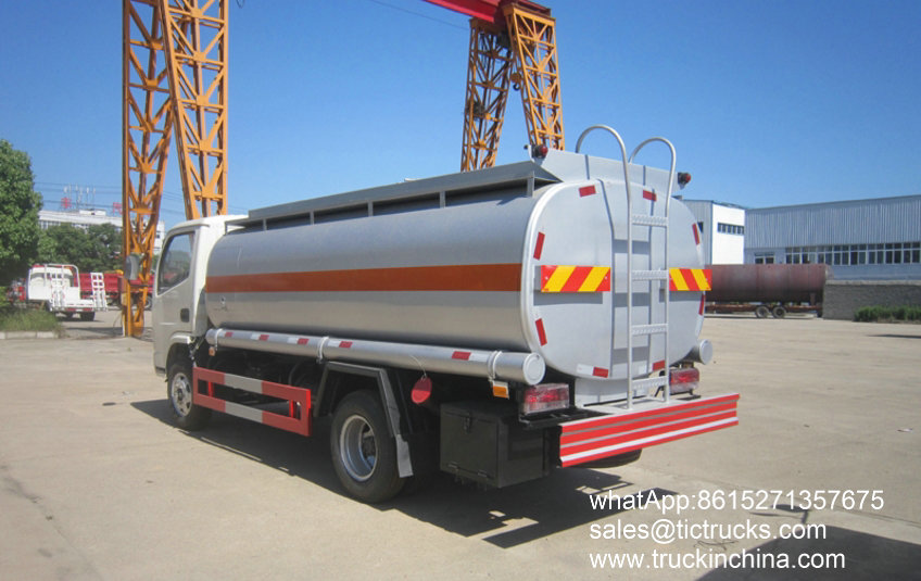Dongfeng 4x2 Mini Oil Delivery Truck Capacity 6000L_1.jpg