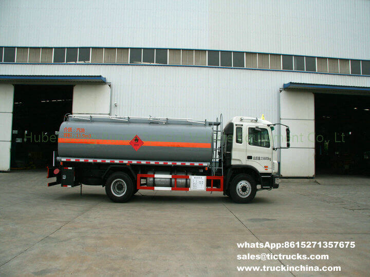 JAC 4x2 Diesel refueling vehicle 12000L