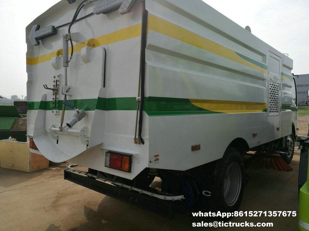 ISUZU vaccum sweeper truck -10.jpg