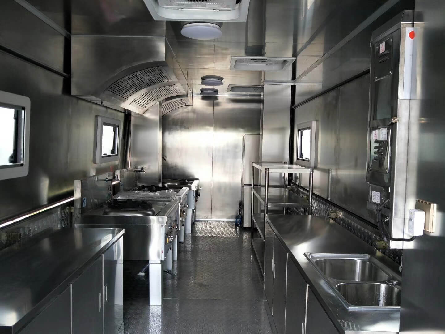 ISUZU Mobile kitchen Customizing