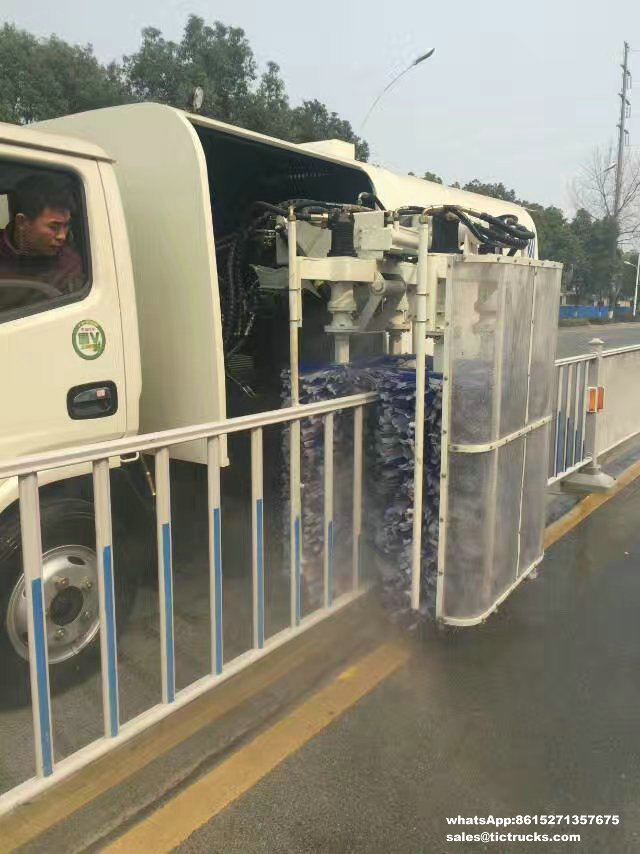 road fence cleaning truck-064- street sweeper.jpg
