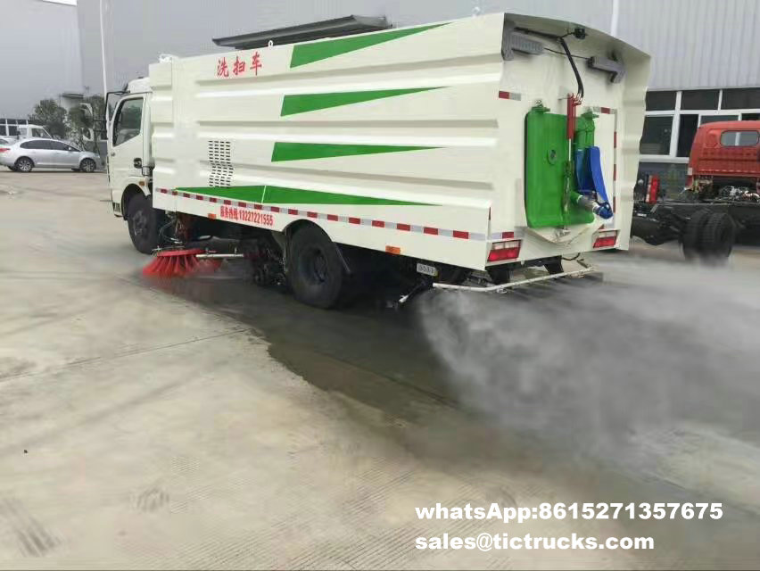 road sweeper-089-water-cleaning_1.jpg