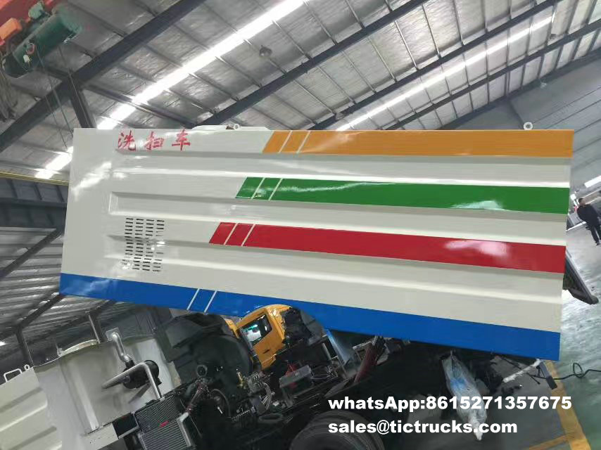 road sweeper-094-water-cleaning_1.jpg