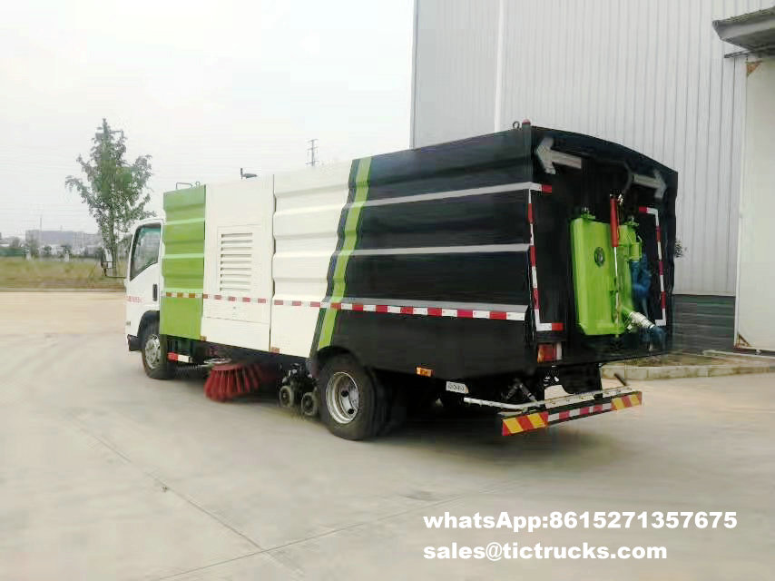 ISUZU road sweeper-006-water-cleaning_1.jpg