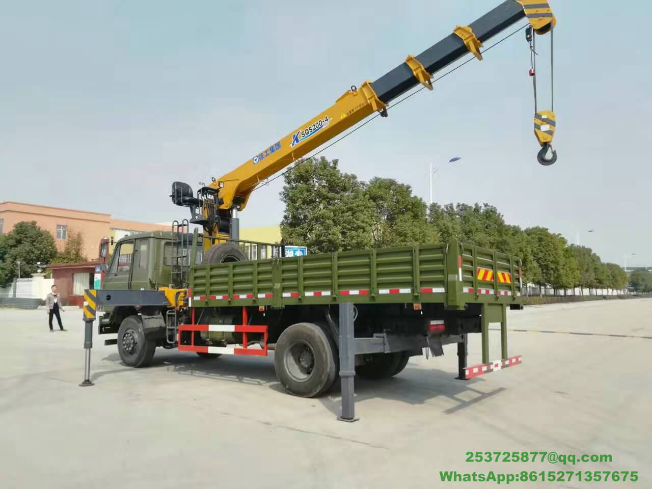 Dongfeng 4x2 Truck With XCMG Loading Crane Lorry 