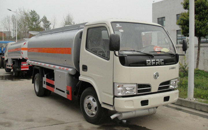 DFAC 4x2 RHD Fuel Tanker Truck Capacity 6CBM 2.jpg