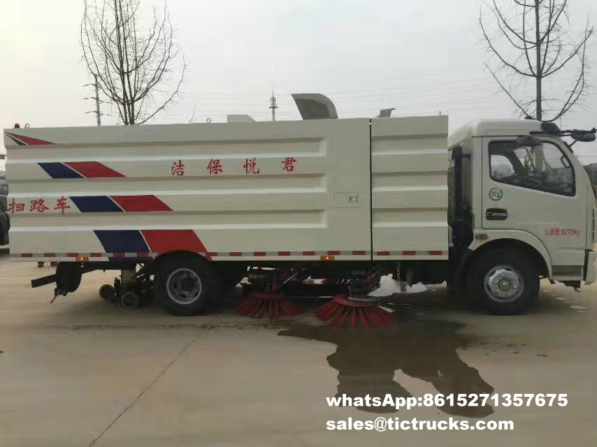 road sweeper-061-water-cleaning_1.jpg