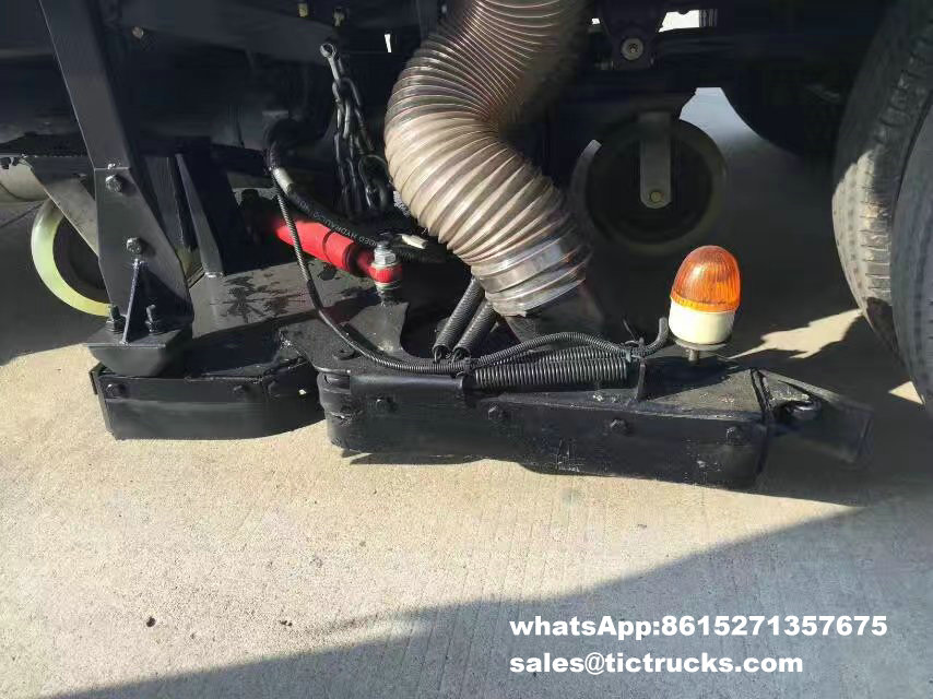 vacuum-dust-sweeper031- vacuum street sweeper.jpg