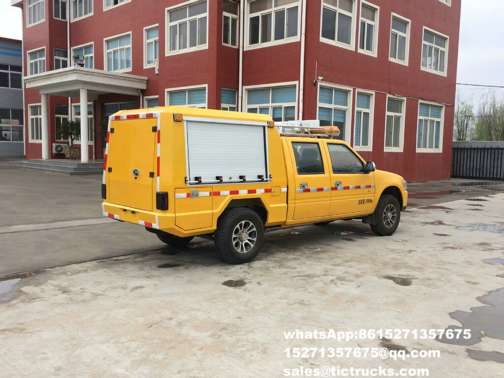 ISUZU Engineering Rescue pickup Truck 2.jpg