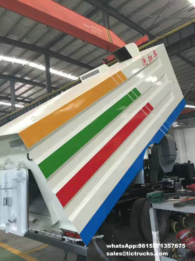 road sweeper-093-water-cleaning_1.jpg