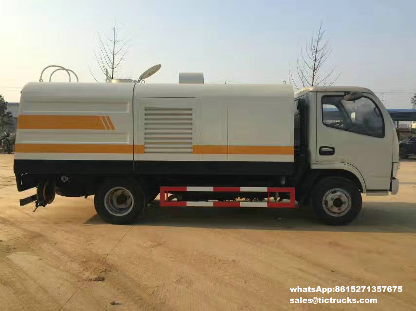 road fence cleaning truck water-cleaning_1.jpg