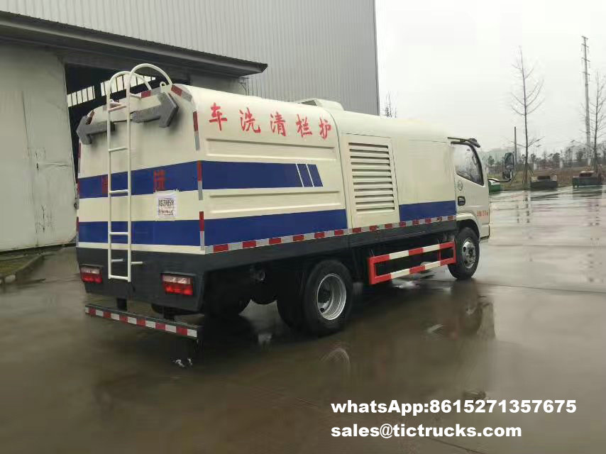 road sweeper-031-water-cleaning_1.jpg