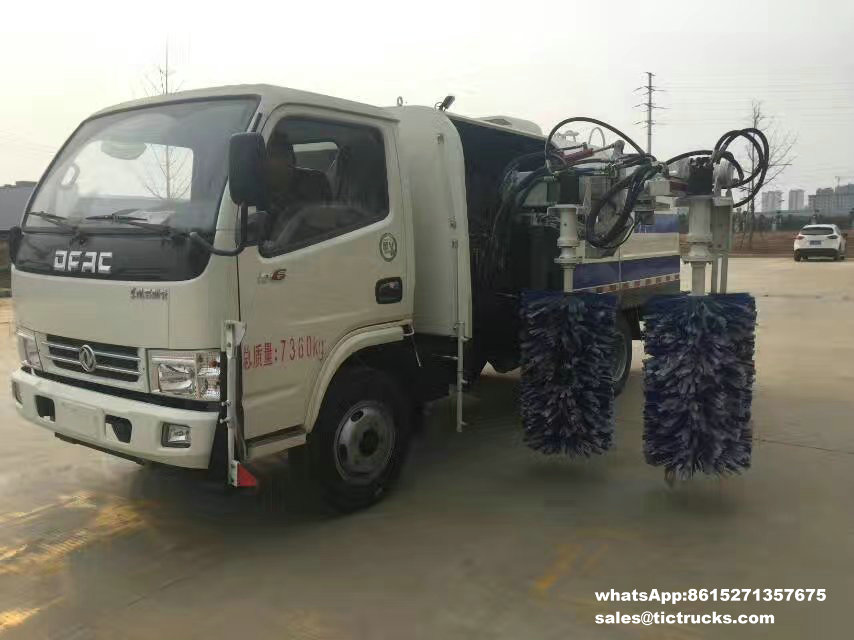 road fence cleaning truck-062- street sweeper.jpg