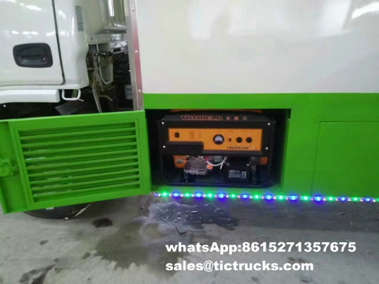 food van -066-food-cooking-Vehicle.jpg