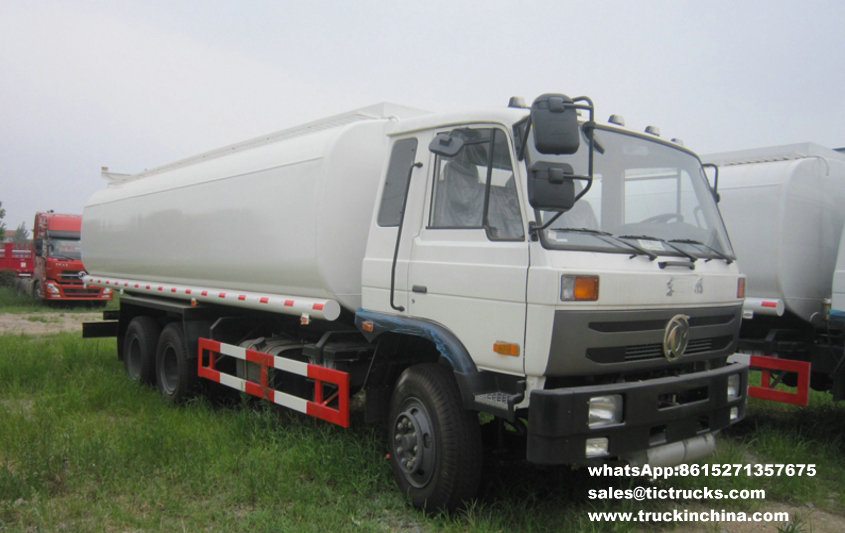 Dongfeng oil transport vehicle