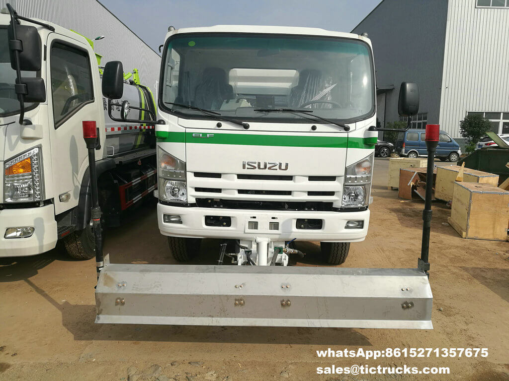 ISUZU vaccum sweeper truck -02.jpg