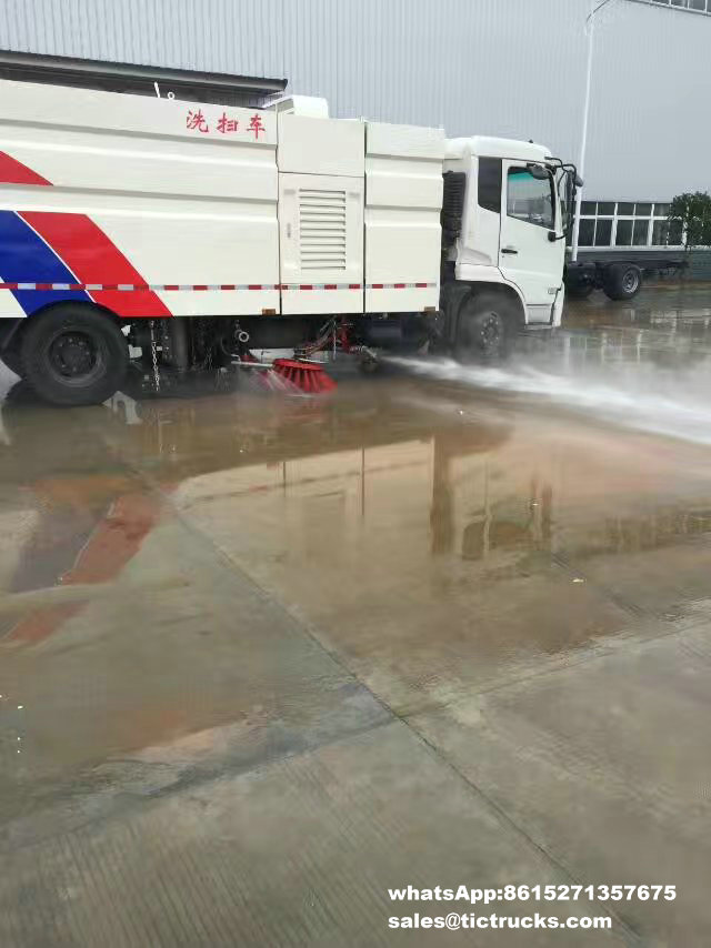 road sweeper-090-water-cleaning_1.jpg