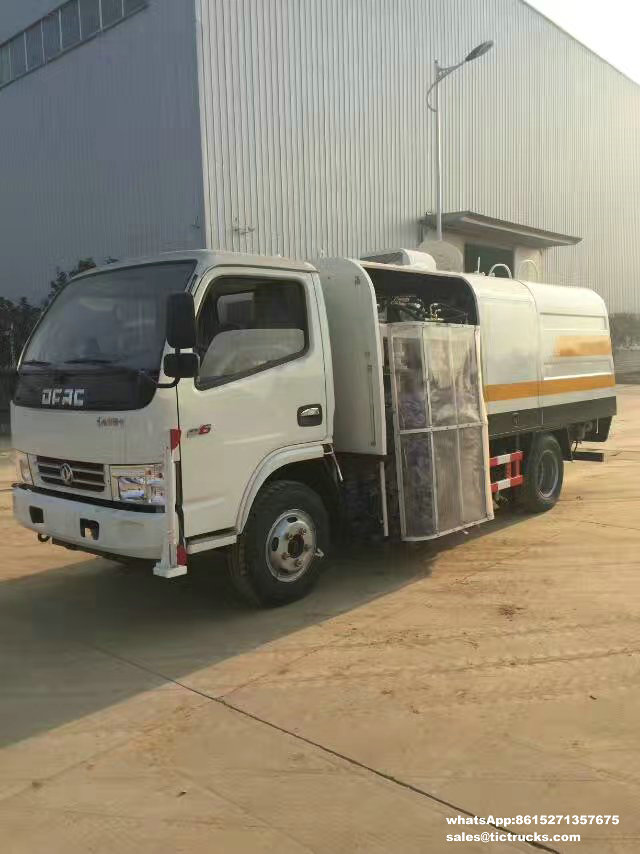 road sweeper-045-water-cleaning_1.jpg