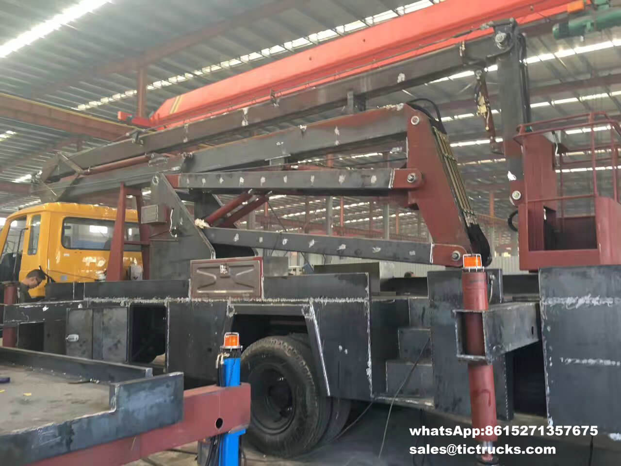 Aerial platform truck -17m_1.jpg