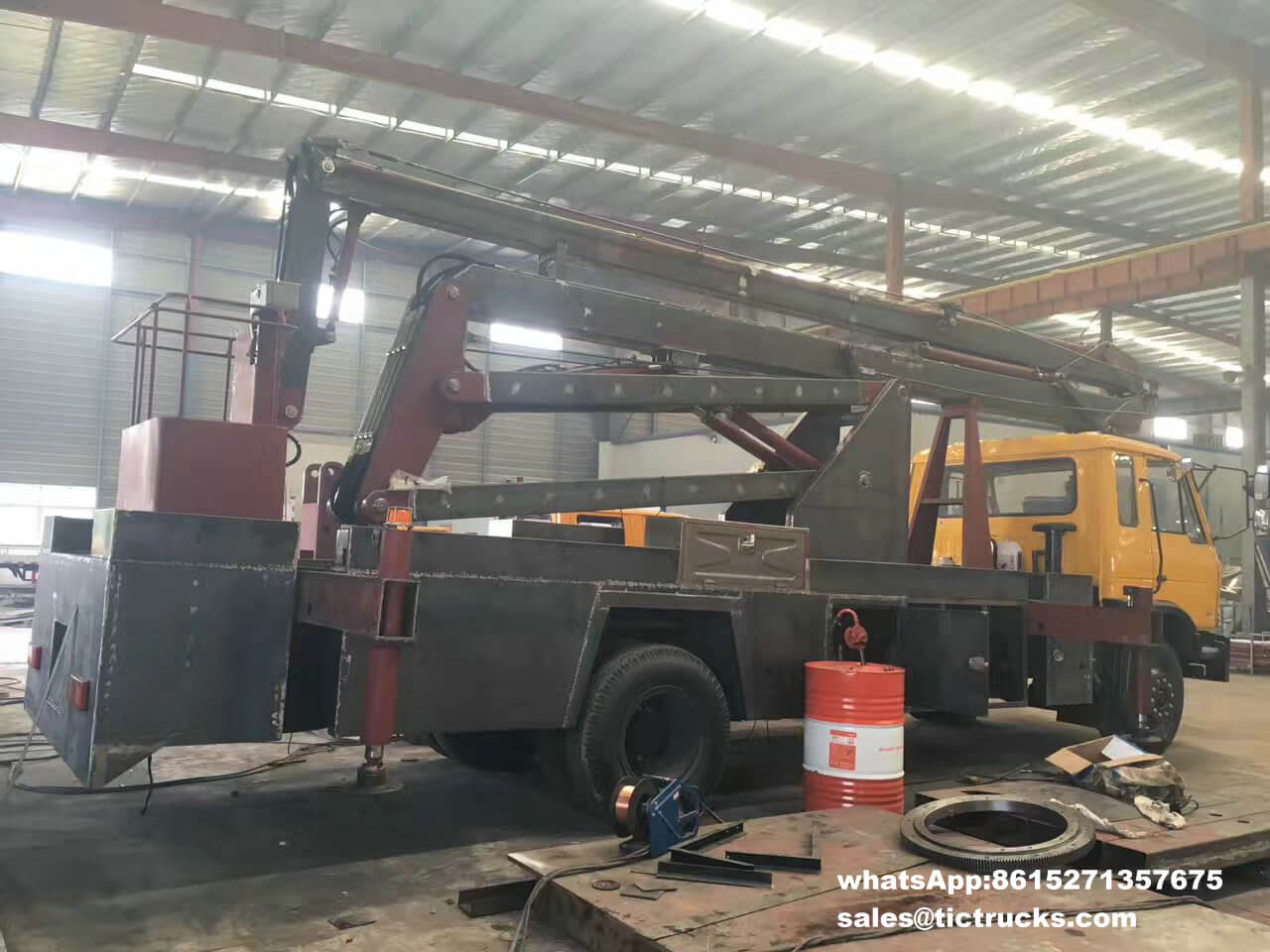 Aerial platform truck -18m_1.jpg