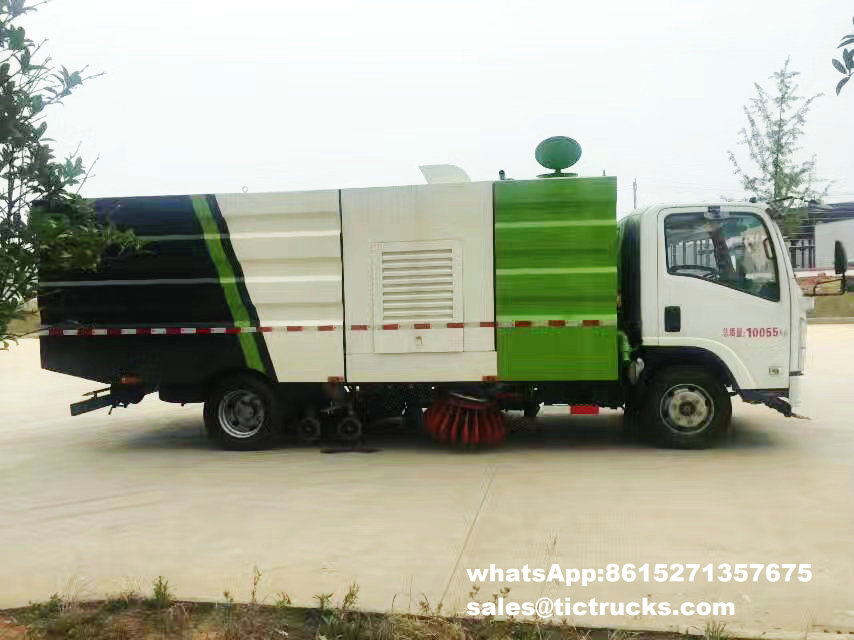 ISUZU road sweeper-004-water-cleaning_1.jpg